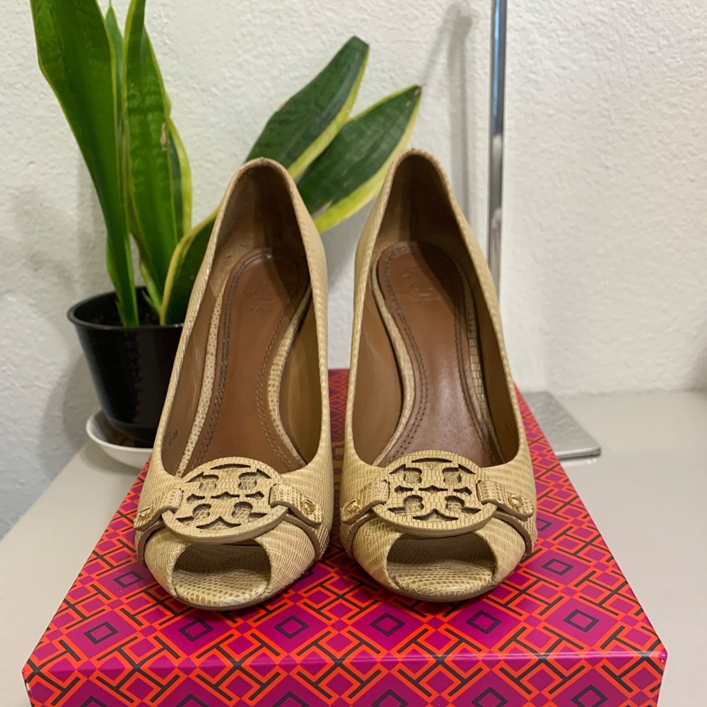 👠👠💕TORY BURCH Miler Tan Textured Wedge Herl Shoes